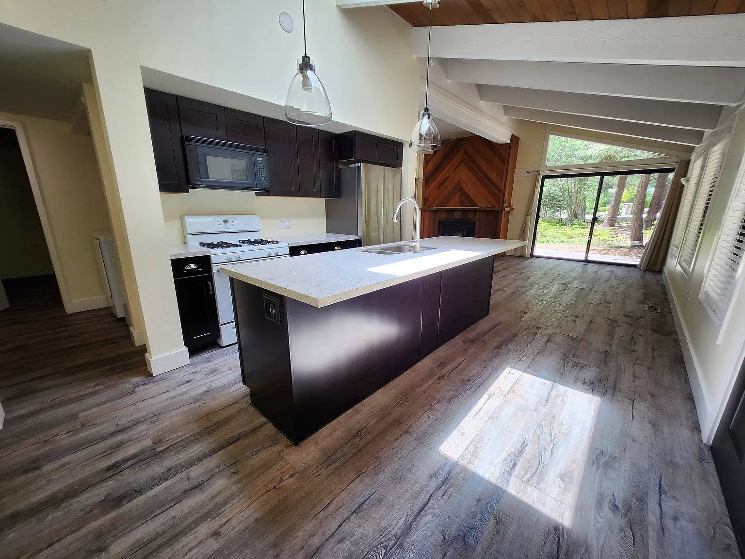 3 bed, 1320 sqft, $4,500 — Photo 4