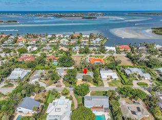 10 Middle Rd, Sewalls Pt, FL 34996