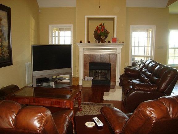 4th image of 612 Koser Dr