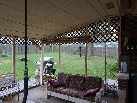 3rd image of 104 Cave Springs Dr