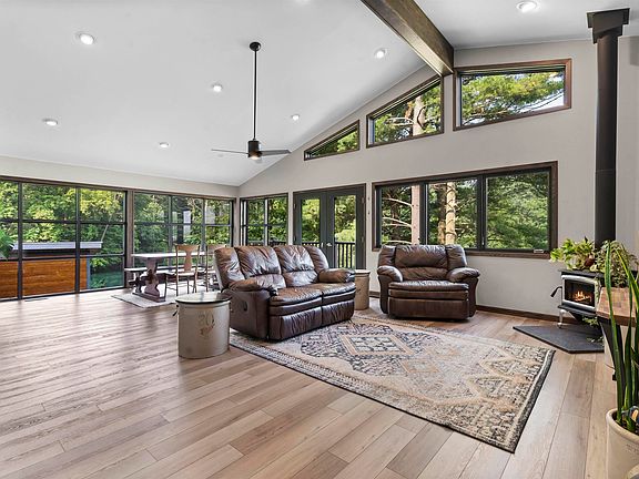 5th image of 104 Orchard Dr