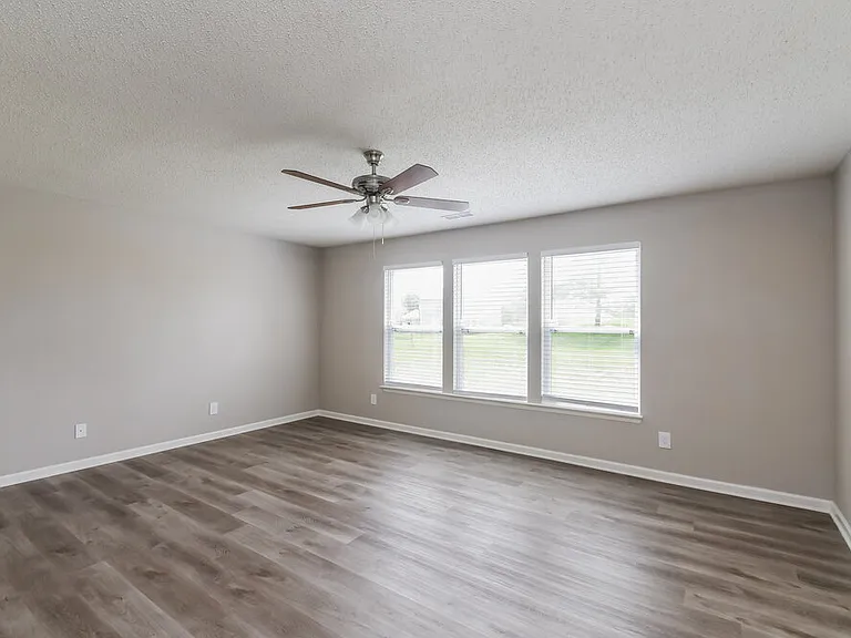 5978 N Rockingham Ln — Photo 10