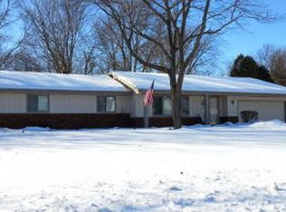 W224N2317 Meadowood Ln, Waukesha, WI 53186