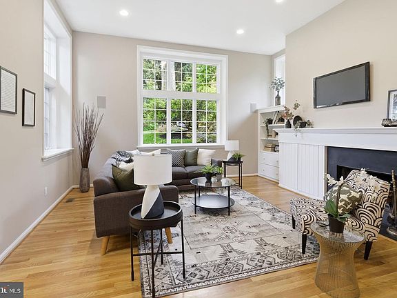 2nd image of 5 Brookside Cir