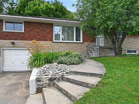 3rd image of 27 Ainslie Ave