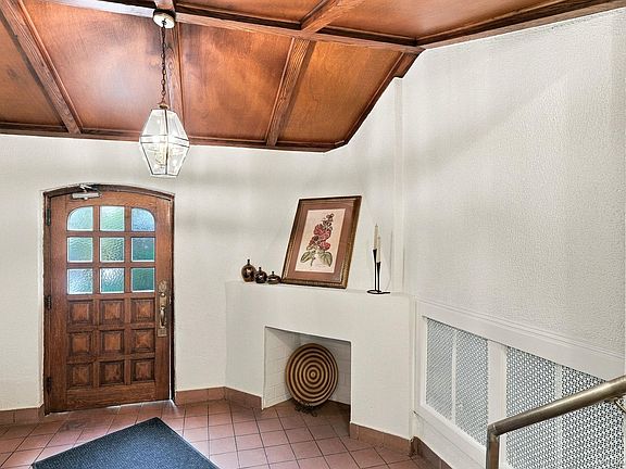 3rd image of 914 Wynnewood Road #3C