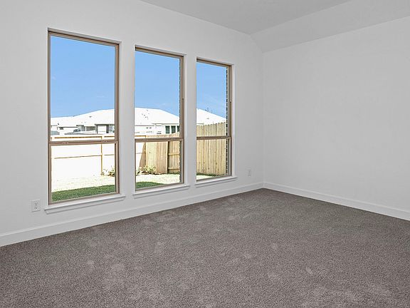 4th image of 1422 Girasol St