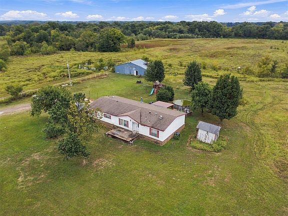3rd image of 394107 E 1150th Rd