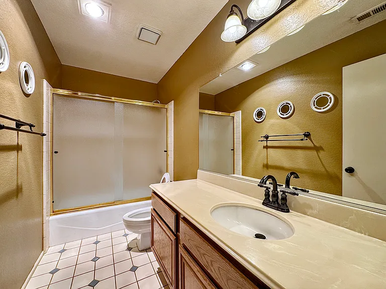 1652 Longview Dr — Photo 17