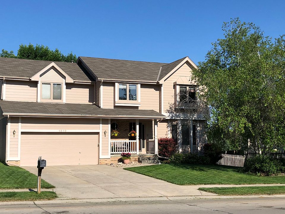 1st image of 1612 N 162nd St