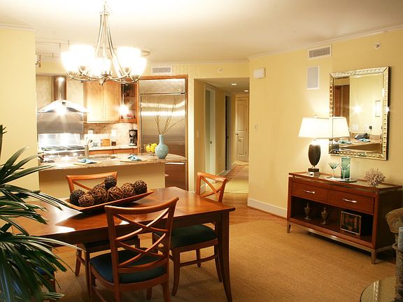 4th image of 1325 N Pierce St APT 204