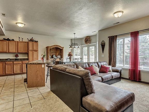 5th image of 255 E Sunshine Dr Unit 11