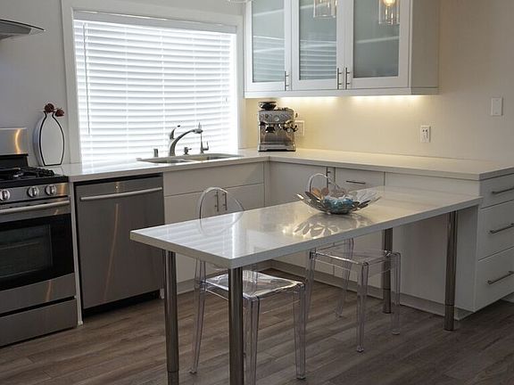 3rd image of 4220 Colfax Ave APT 201