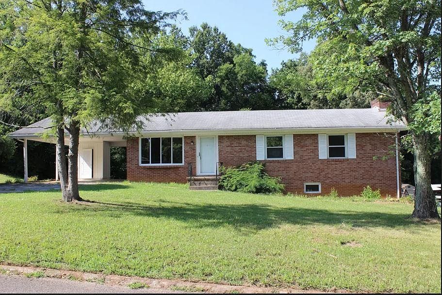 1st image of 3301 NE Chantilly Dr