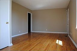 4th image of 119 Sampson St
