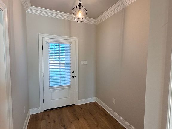 3rd image of 816 Venecia Dr