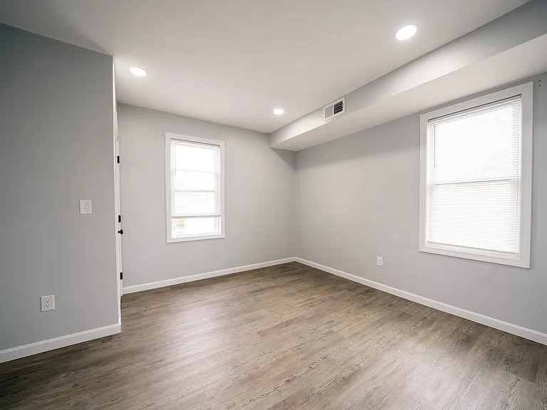 81 Birch St #3L — Photo 8
