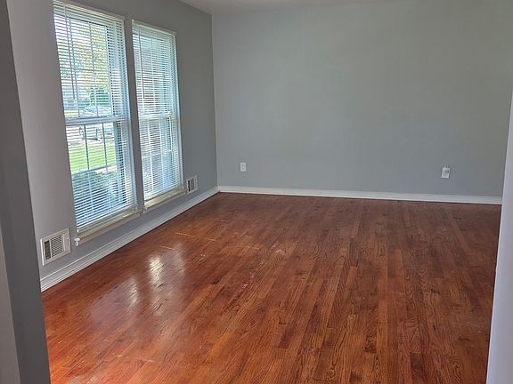 5th image of 28335 Greenbriar Way #106