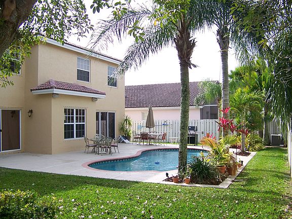 Exclusively large lushly landscaped back yard