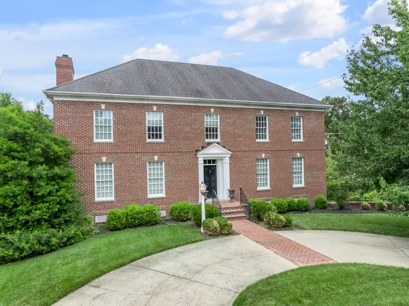 3617 Hidden Pond Rd, Lexington, KY 40502