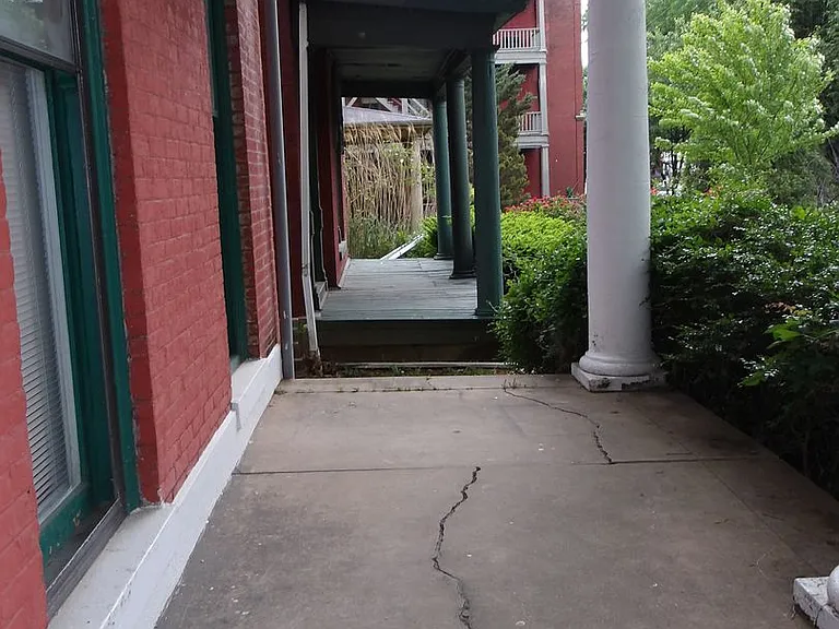 1233 S 2nd St — Photo 2