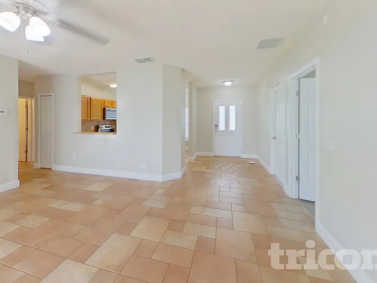 1141 Doncaster Ct — Photo 2