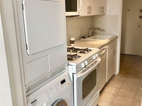 4th image of 1523 2nd Ave #16E