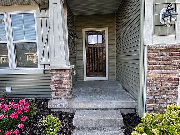 2nd image of 505 W Abbey Mill Dr SE