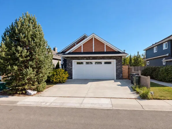 3381 Chickadee Dr NW, Edmonton, AB T5S 0K9