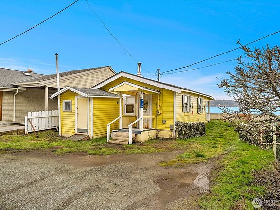 3rd image of 746 Maple Grove Road