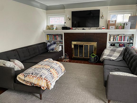 4th image of 2809 Montlake Blvd E