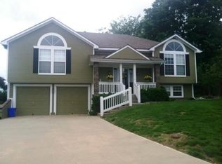 1017 SW Merryman Dr, Lees Summit, MO 64082