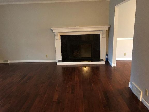 3rd image of 19350 N Hills Dr
