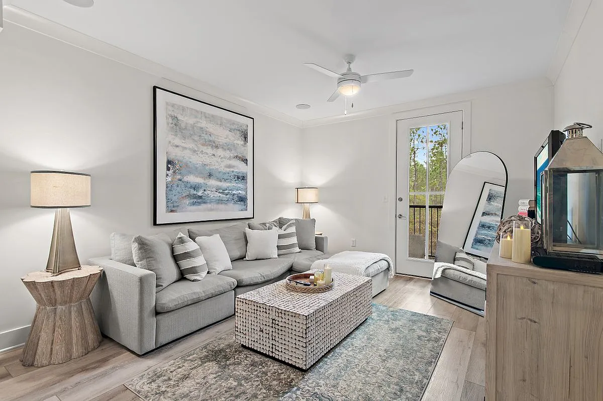 1 bed, 1.0 bath, 837 sqft, $1,900 — Photo 2