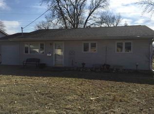 1413 Brion Pl, Camanche, IA 52730