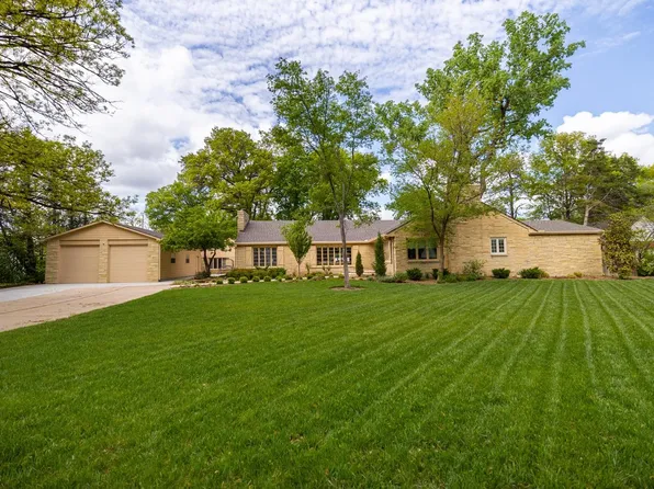 2 E Lynwood Blvd, Wichita, KS 67207