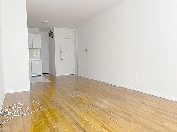 4th image of 231 W 19th St APT 12