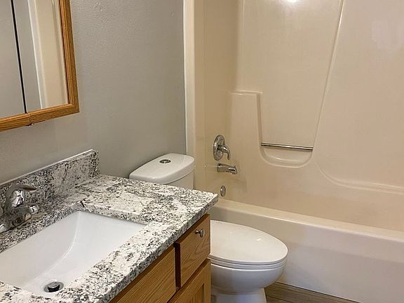 4th image of 1604 Green Valley Dr #2