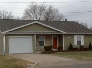 1004 N Radcliffe St APT A, Marion, IL 62959