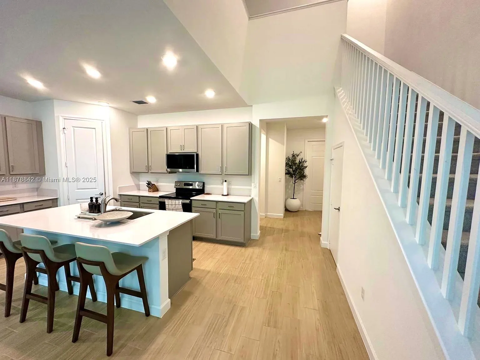 3 bed, 2.5 bath, $3,250 — Photo 4