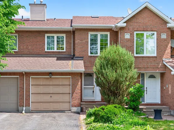 97 Flanders St, Ottawa, ON K2J 3K2