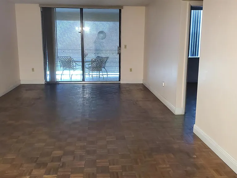 1400 Saint Charles Pl #608 — Photo 1