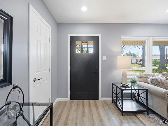 3rd image of 8609 Mayflower Ct