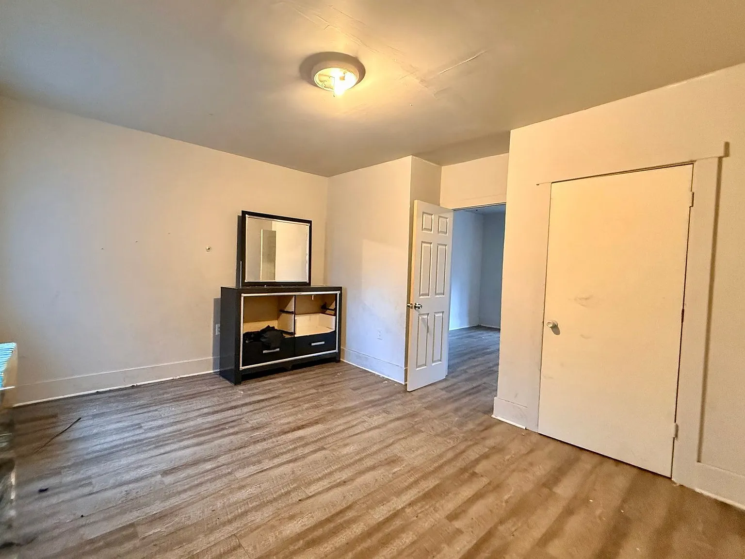 3 bed, 1.0 bath, 1300 sqft, $1,695 — Photo 4