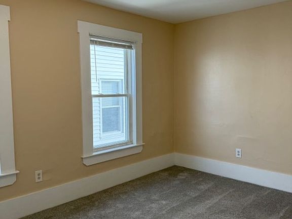 5th image of 521-529 Massabesic St #521-3E