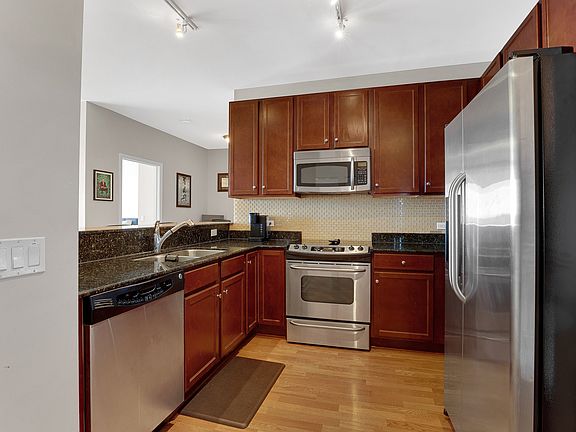4th image of 100 E 14th St #2009