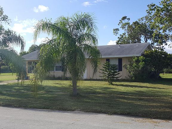 2nd image of 498 NE Solida Cir