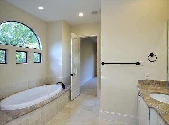 3rd image of 11330 Surrey Oaks Ln