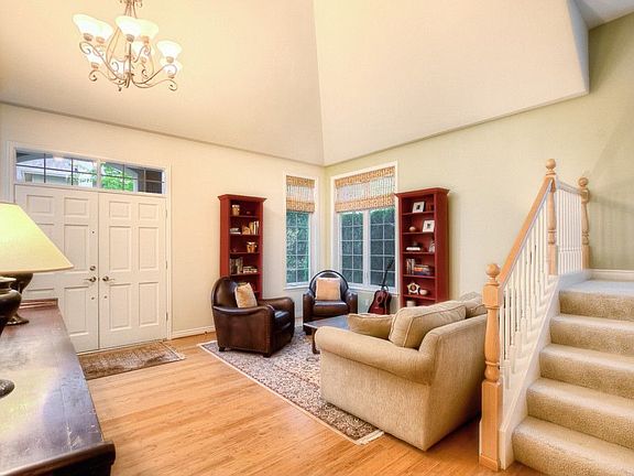 3rd image of 3161 NE Larkspur Ln