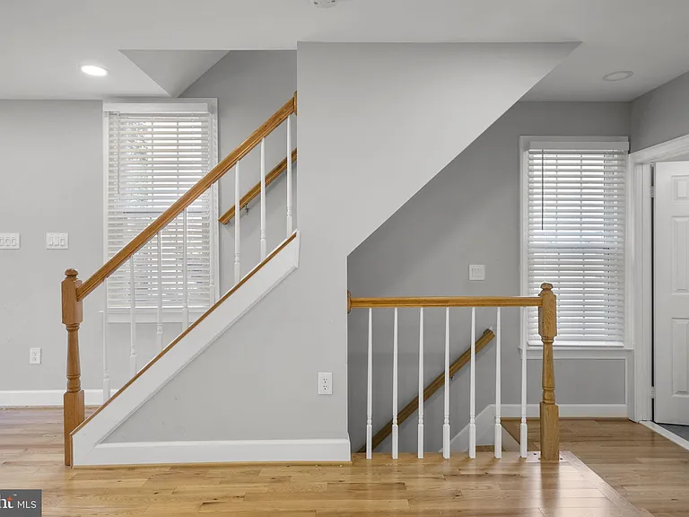10 Loganwood Ct — Photo 15